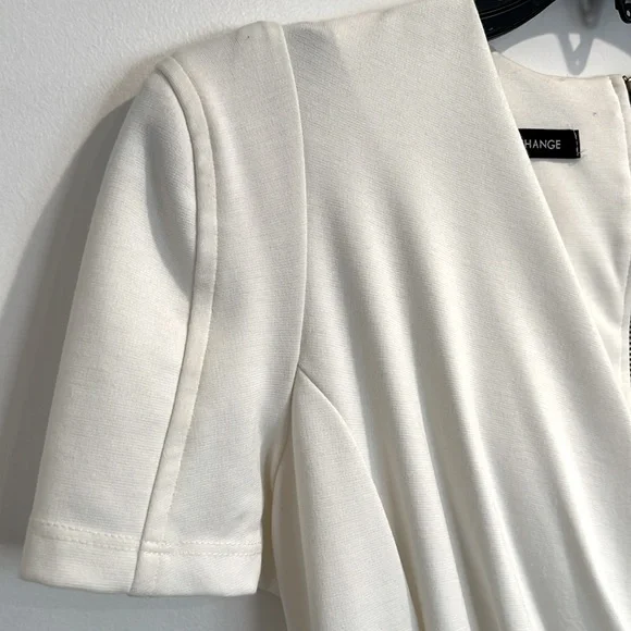 Foreign Exchange white fitted V neck mini - Picture 3 of 5